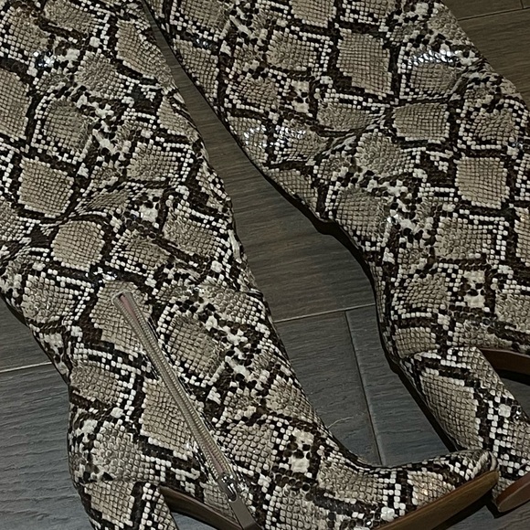 Boots - Picture 3 of 6